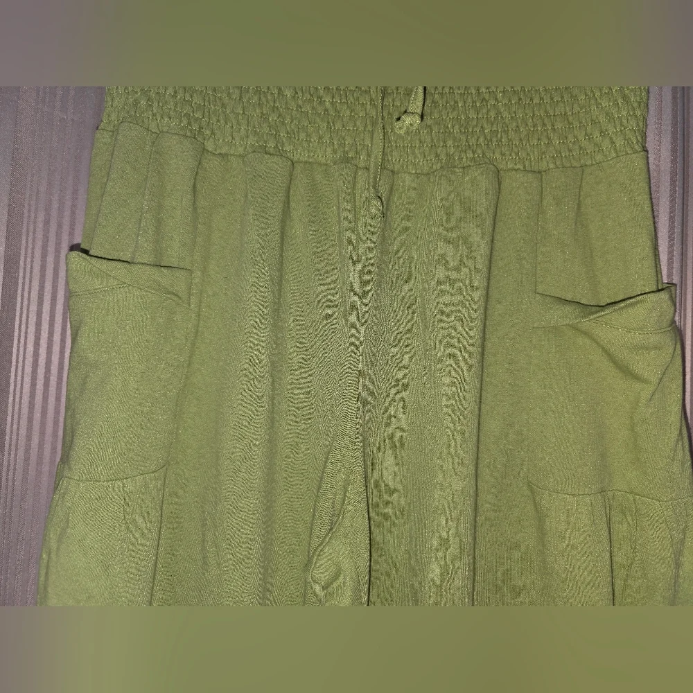 Stylish Olive Wide-Leg Women's Pants - Picture 4 of 6